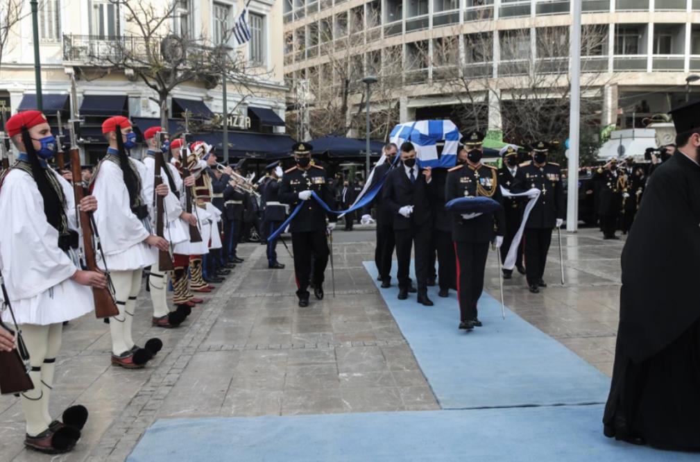 To «τελευταίο αντίο» στον Χρήστο Σαρτζετάκη