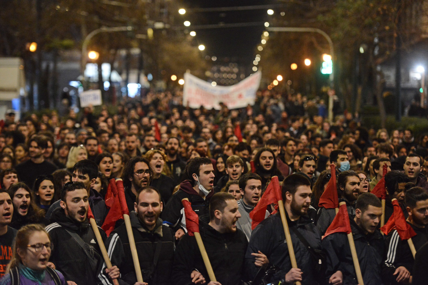 Επεισόδια στο Σύνταγμα μετά τη σιωπηρή διαμαρτυρία