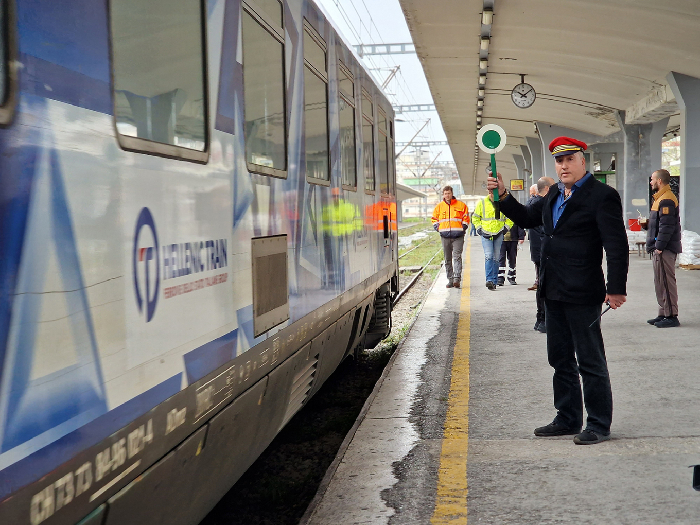 Η συγκινητική στιγμή που το Intercity περνάει για πρώτη φορά από τα Τέμπη