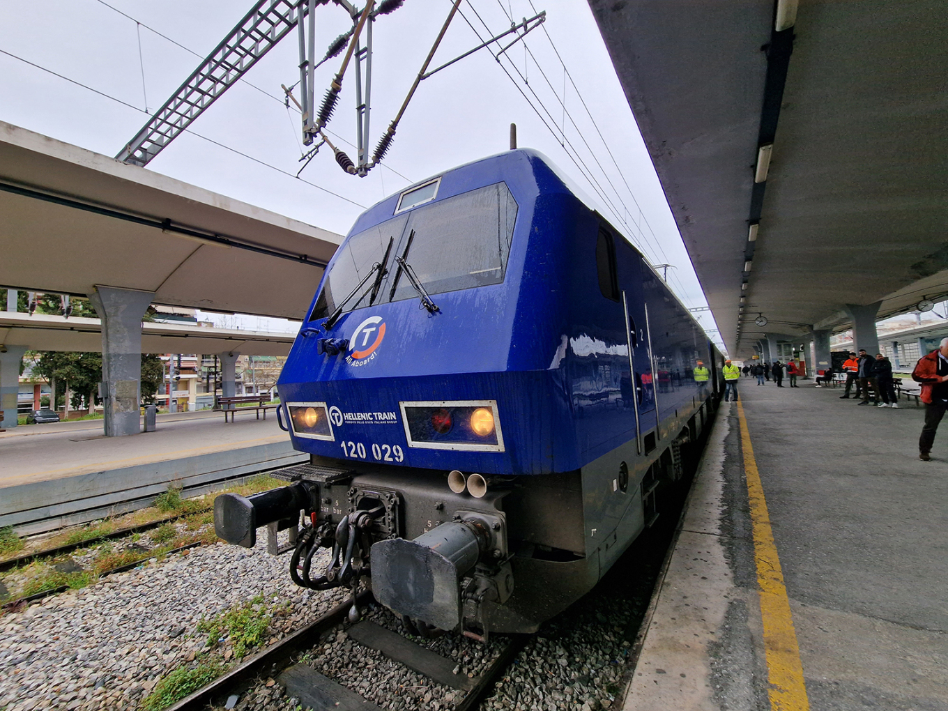 Η συγκινητική στιγμή που το Intercity περνάει για πρώτη φορά από τα Τέμπη