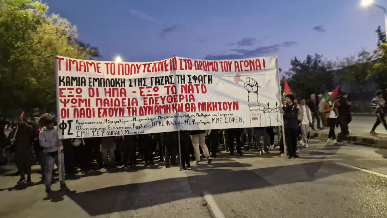 Θεσσαλονίκη: Πλήθος κόσμου στους δρόμους για την επέτειο του Πολυτεχνείου