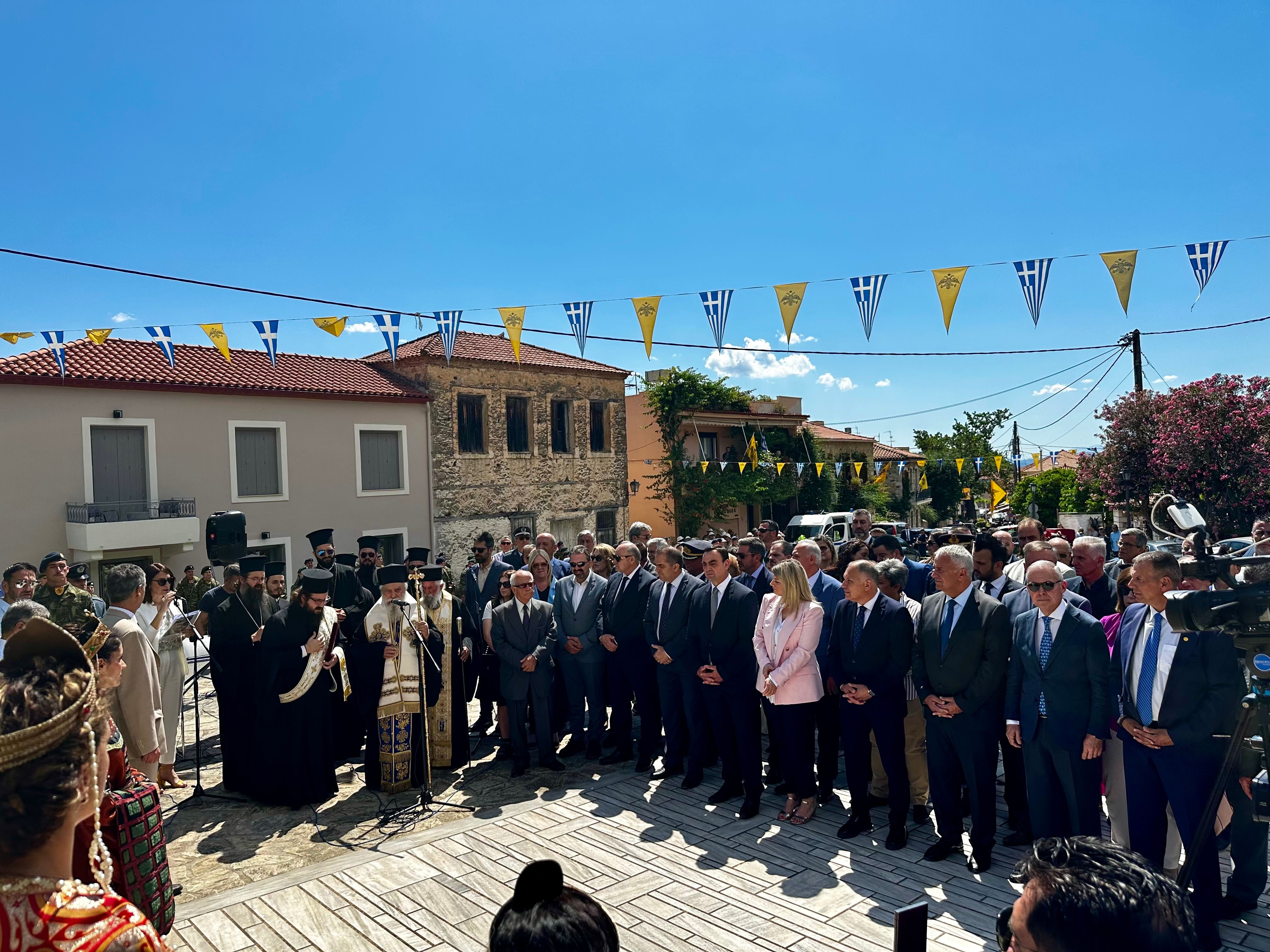 Περιοδεία στη Λακωνία πραγματοποίησε κλιμάκιο της Νέας Δημοκρατίας με επικεφαλής τον υπουργό Επικρατείας, βουλευτή Ανατολικής Αττικής Μάκη Βορίδη, στο πλαίσιο των επισκέψεων της Νέας Δημοκρατίας, ενόψει των ευρωεκλογών της 9ης Ιουνίου. Στο κλιμάκιο μετείχαν οι βουλευτές Λακωνίας Νεοκλής Κρητικός και Αθανάσιος Δαβάκης, ο Πρόεδρος της ΔΕΕΠ Λακωνίας Βασίλης Ορφανός, καθώς και τοπικά κομματικά στελέχη. Ο Μάκης Βορίδης επισκέφθηκε το Δημαρχείο Ευρώτα όπου συναντήθηκε με τον Δήμαρχο Δήμο Βέργο, ενώ μετέβη στο Πνε