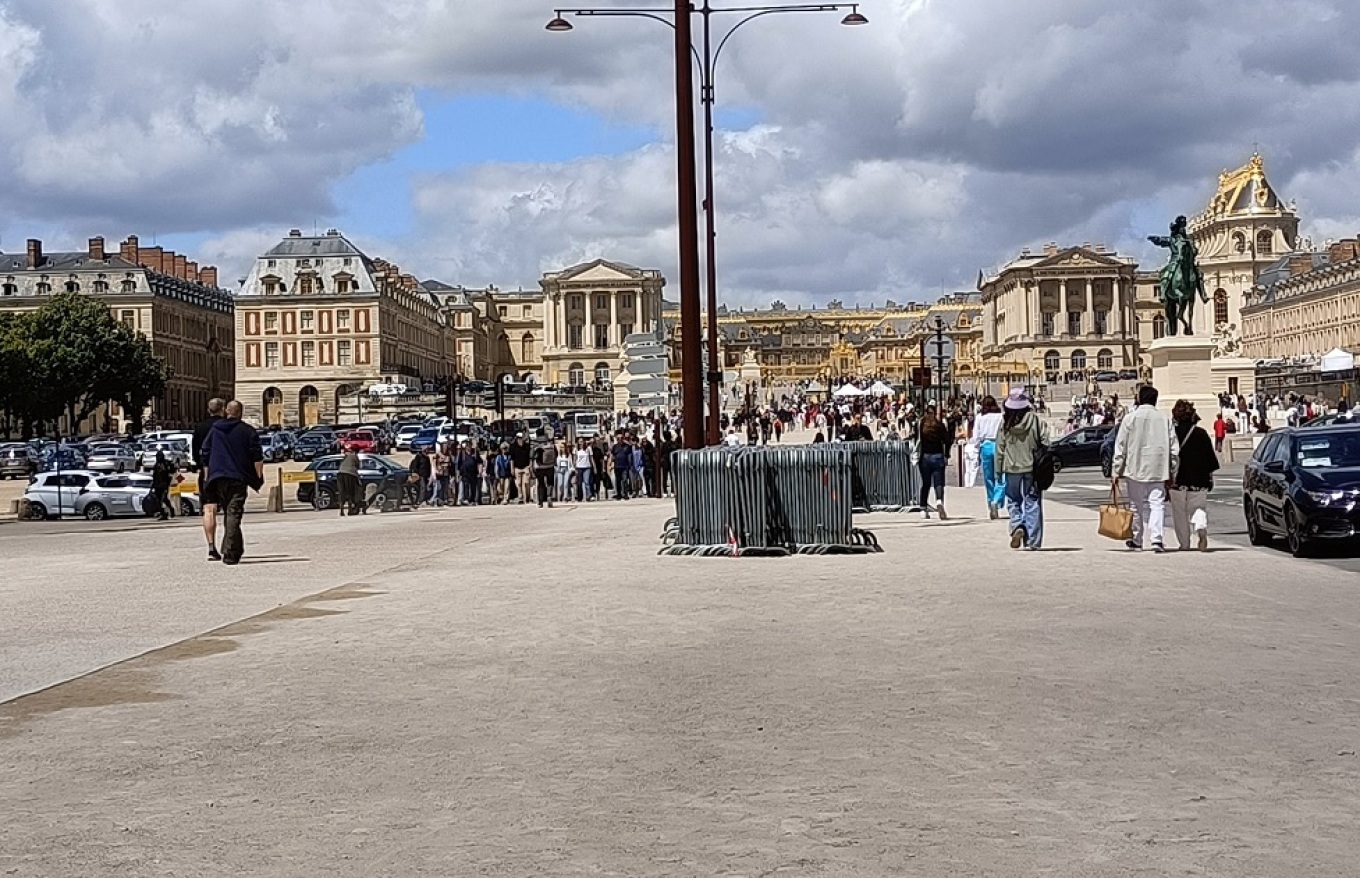 Συναγερμός στις Βερσαλλίες - Εκκενώθηκε το Παλάτι για «περιστατικό ασφαλείας»