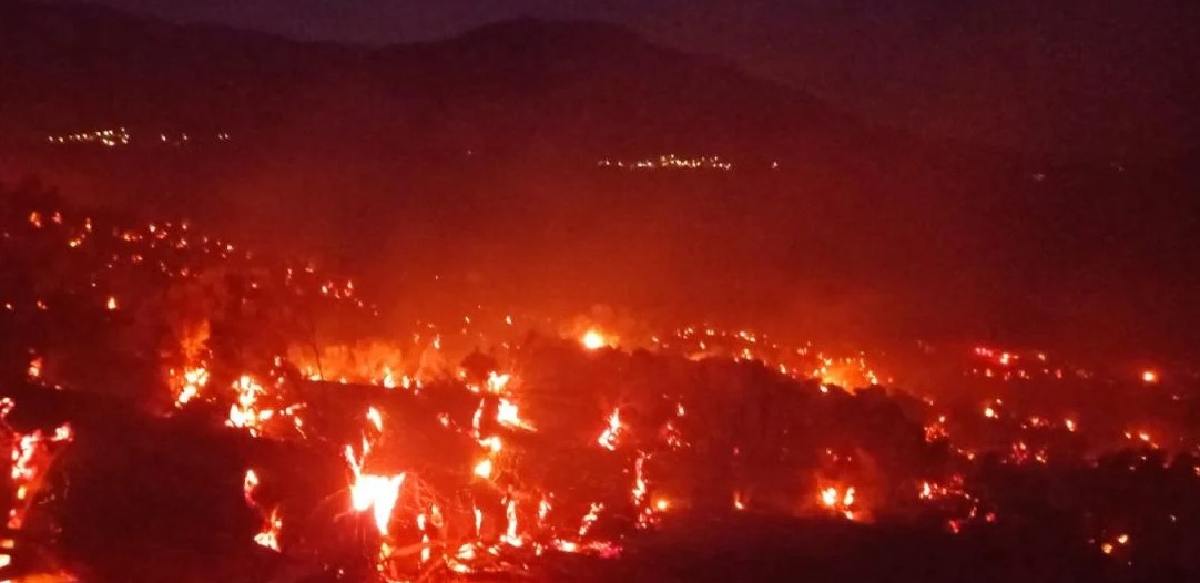 Μαίνεται η φωτιά στο Ρέθυμνο