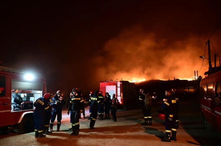 Πύρινη κόλαση στη βορειοανατολική Αττική