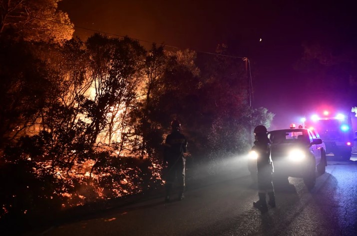 Πύρινη κόλαση στη βορειοανατολική Αττική