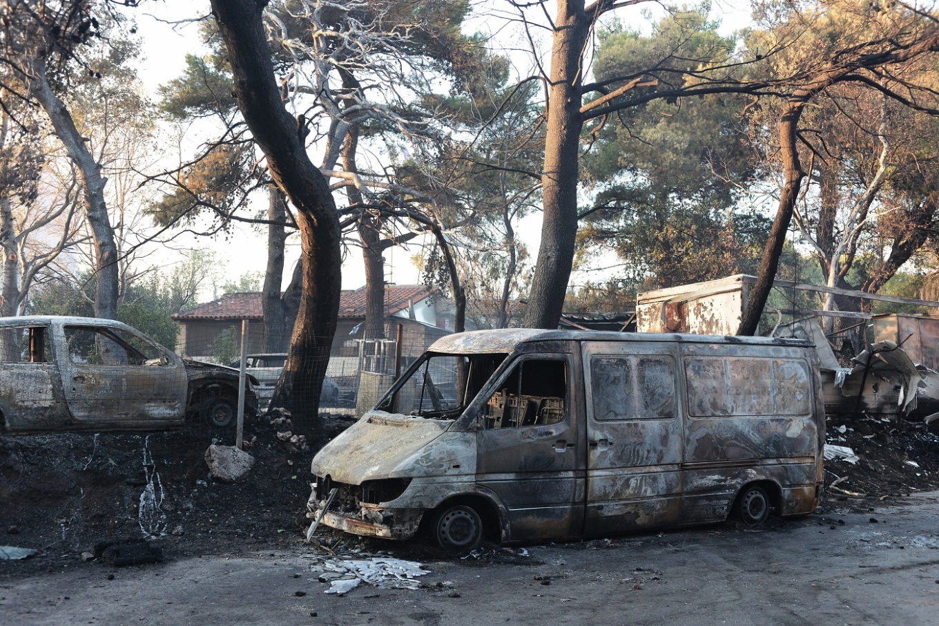 Κάηκαν τουλάχιστον 100.000 στρέμματα, δεκάδες σπίτια και επιχειρήσεις