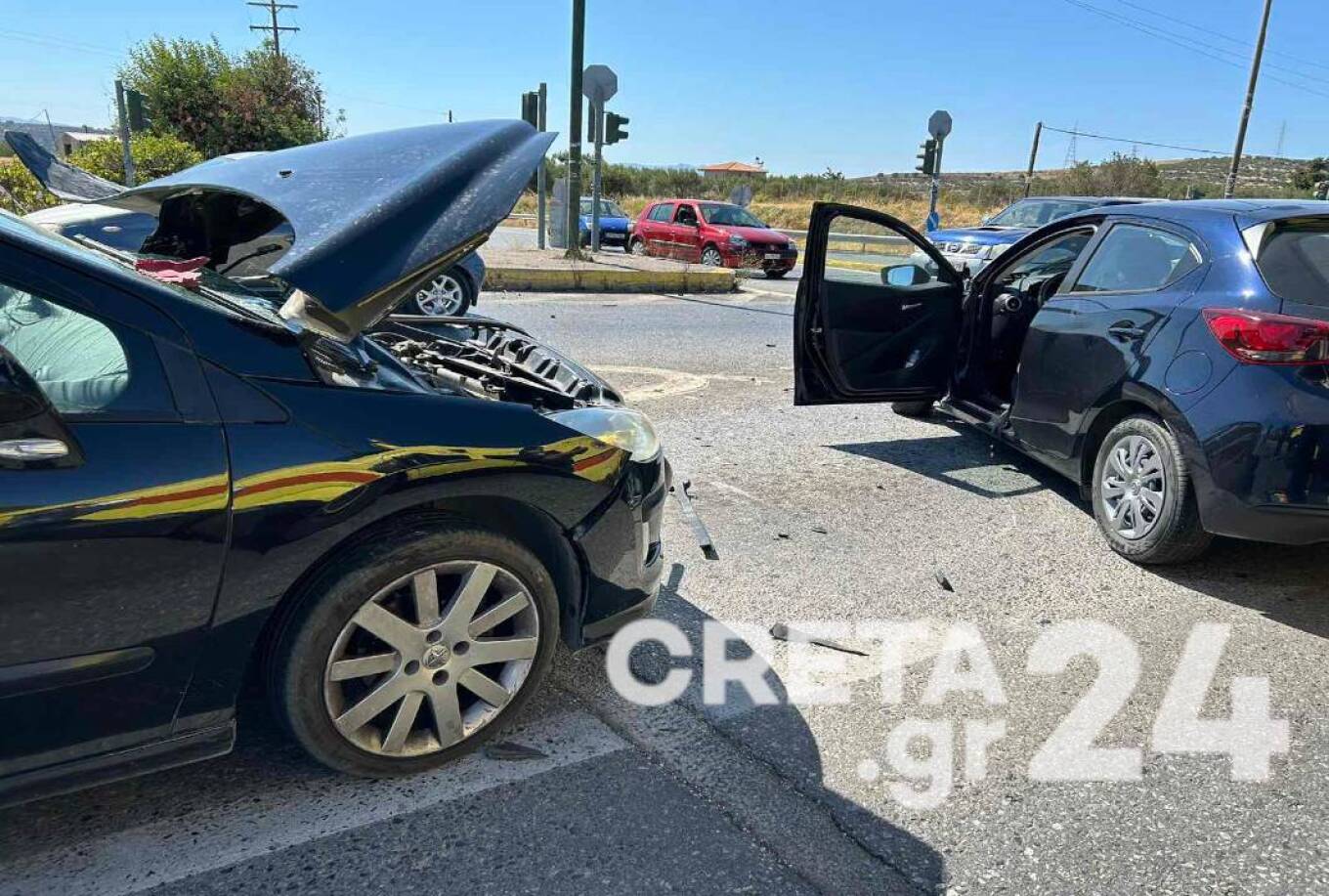 Ηράκλειο: Η στιγμή της σφοδρής σύγκρουσης τριών οχημάτων