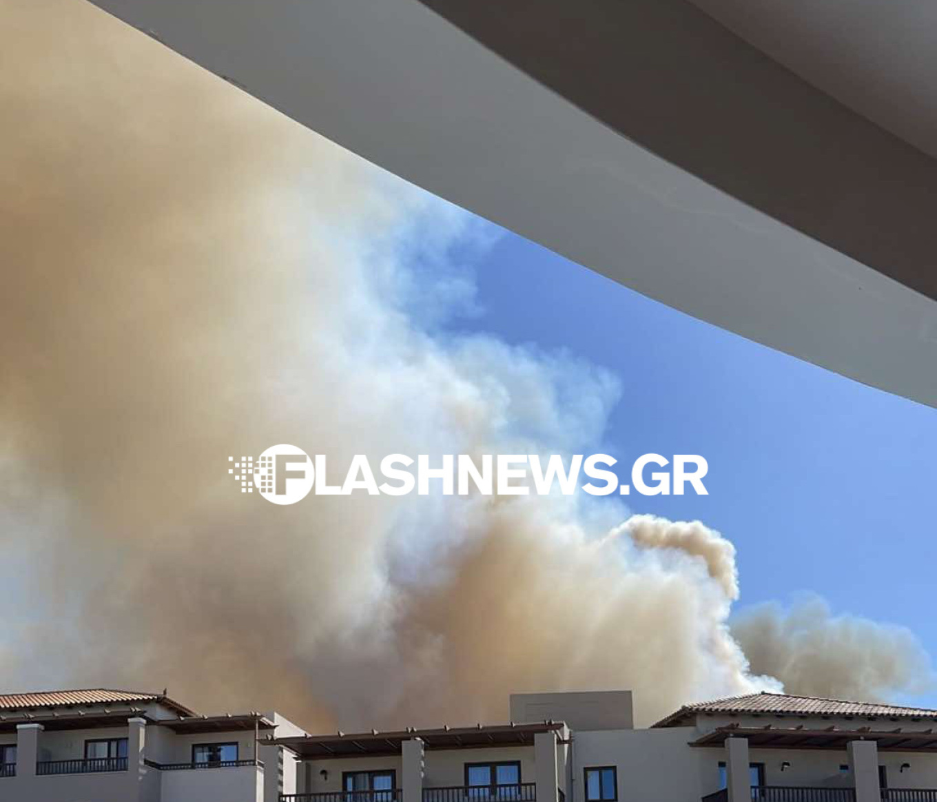 Φωτιά στον Πλατανιά Χανίων - Εκκενώνονται προληπτικά ξενοδοχεία (Video&Photos)