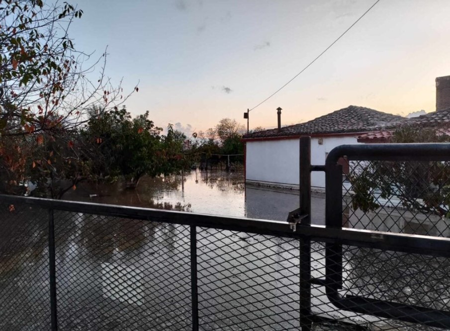 Ροδόπη: Πλημμύρισαν οι δρόμοι στον Πολύανθο 