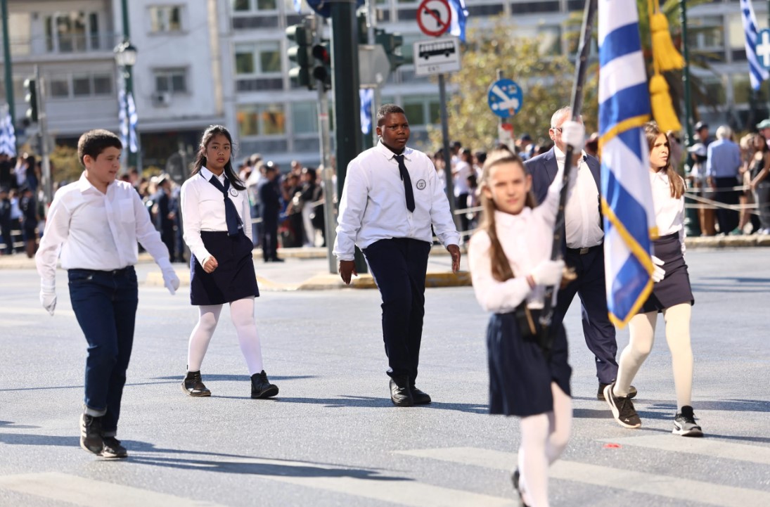 28η Οκτωβρίου: Σε εξέλιξη η μαθητική παρέλαση στην Αθήνα