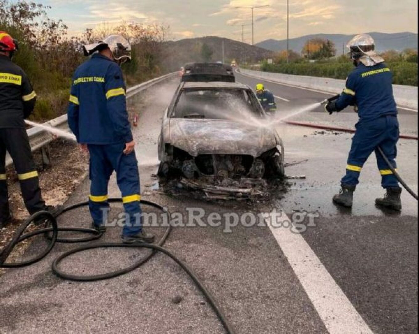 Αυτοκίνητο τυλίχτηκε στις φλόγες στην εθνική οδό Λαμίας – Θεσσαλονίκης