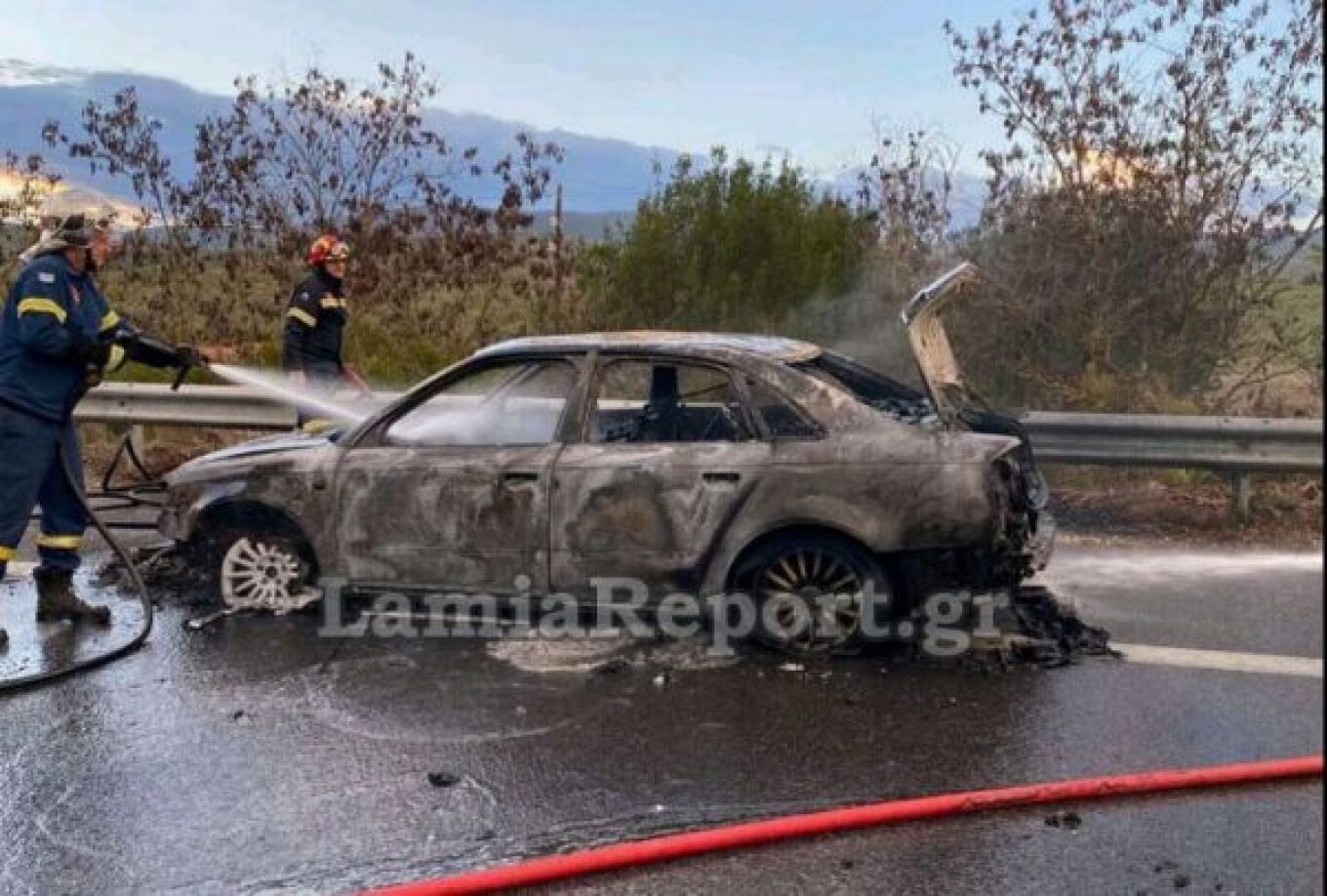 Αυτοκίνητο τυλίχτηκε στις φλόγες στην εθνική οδό Λαμίας – Θεσσαλονίκης