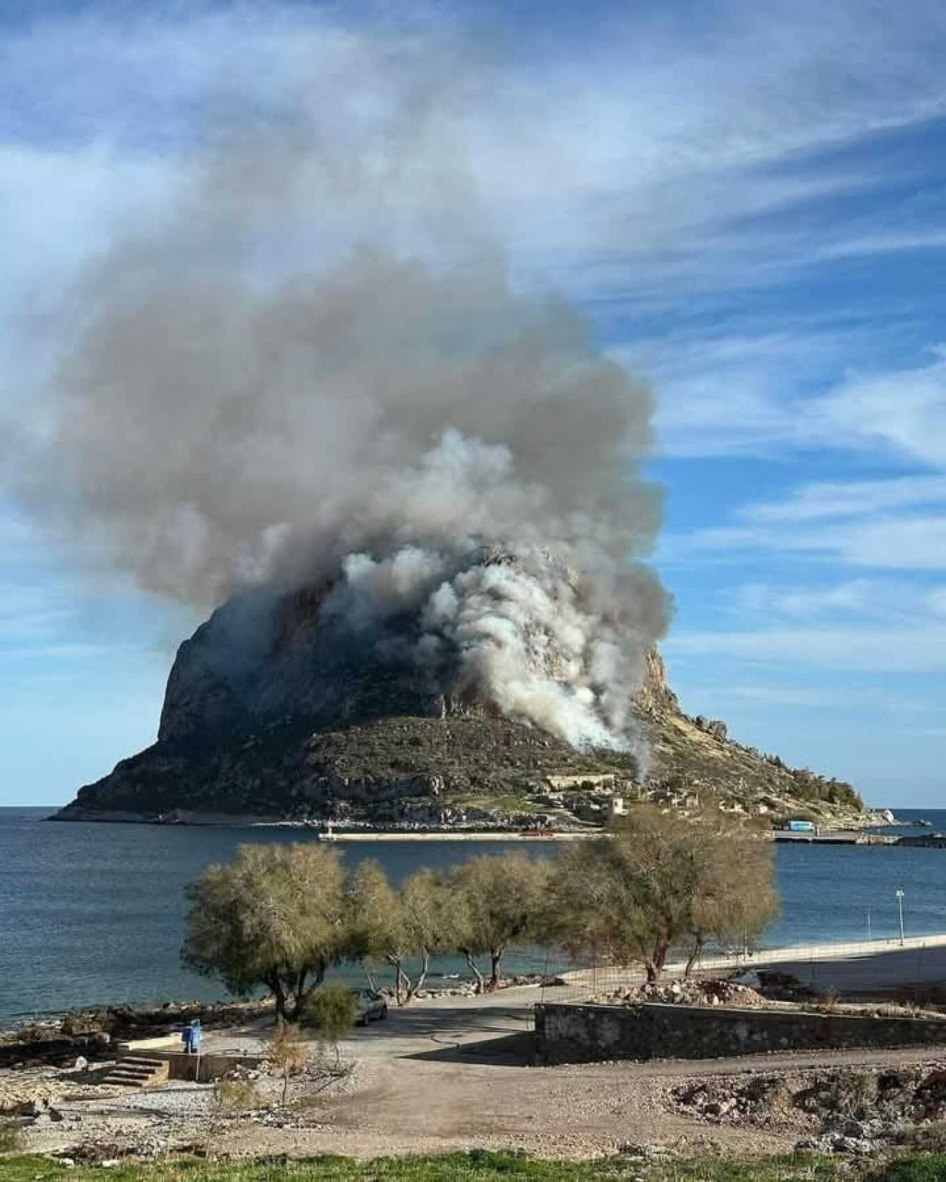 Φωτιά στη Μονεμβασιά