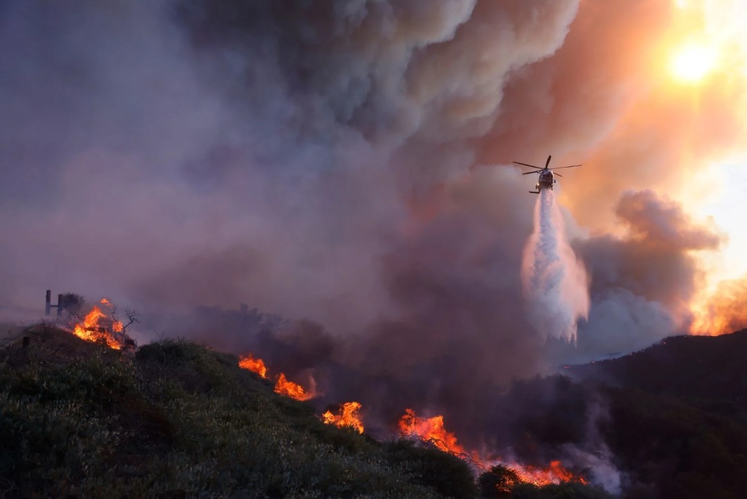 Πύρινη κόλαση στο Λος Άντζελες